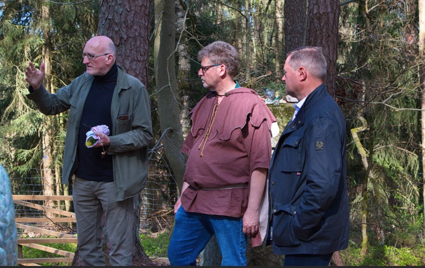 Im Bild von links nach rechts: Ulrich Grauvogel, BISON Forest Fran Flohr, Flohreus GmbH Bernd Obst, Landrat
