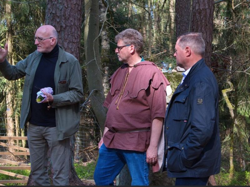 Im Bild von links nach rechts: Ulrich Grauvogel, BISON Forest Fran Flohr, Flohreus GmbH Bernd Obst, Landrat